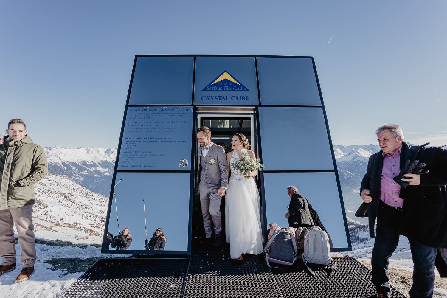 Hochzeitsfotograf Tirol Winterhochzeit Ski Elopement Serfaus Hochzeit Crystal Cube 28
