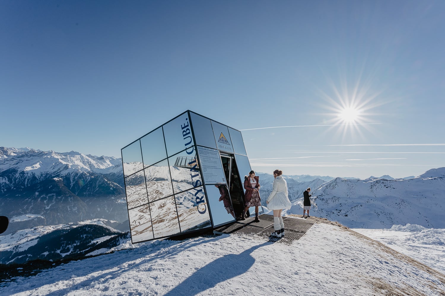 Hochzeitsfotograf Tirol Winterhochzeit Ski Elopement Serfaus Hochzeit Crystal Cube 37